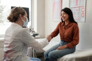Doctor greeting a patient in an independent practice